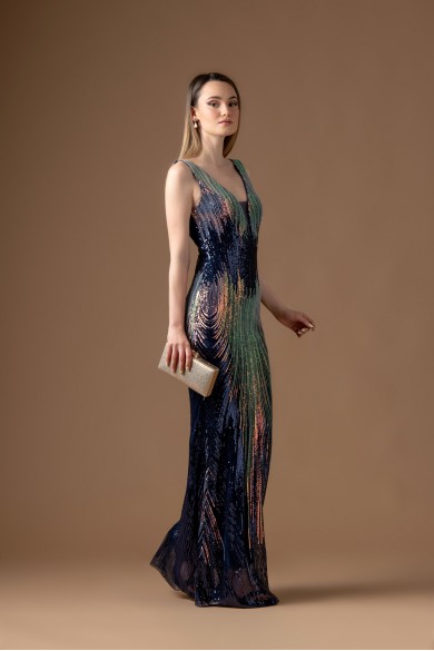 Μακρύ μπλε εφαρμοστό φόρεμα με ανοιχτή πλάτη Μακρύ μπλε εφαρμοστό φόρεμα με ανοιχτή πλάτη