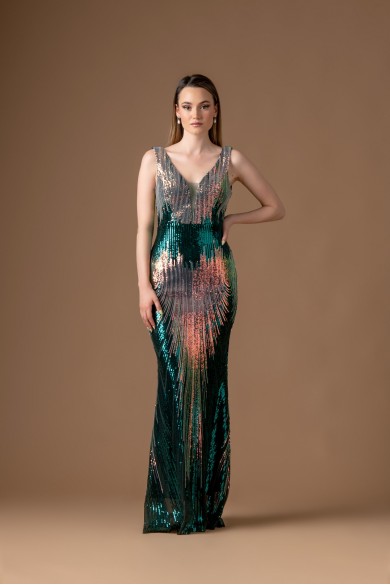 Μακρύ πράσινο φόρεμα με παγέτες Μακρύ πράσινο φόρεμα με παγέτες