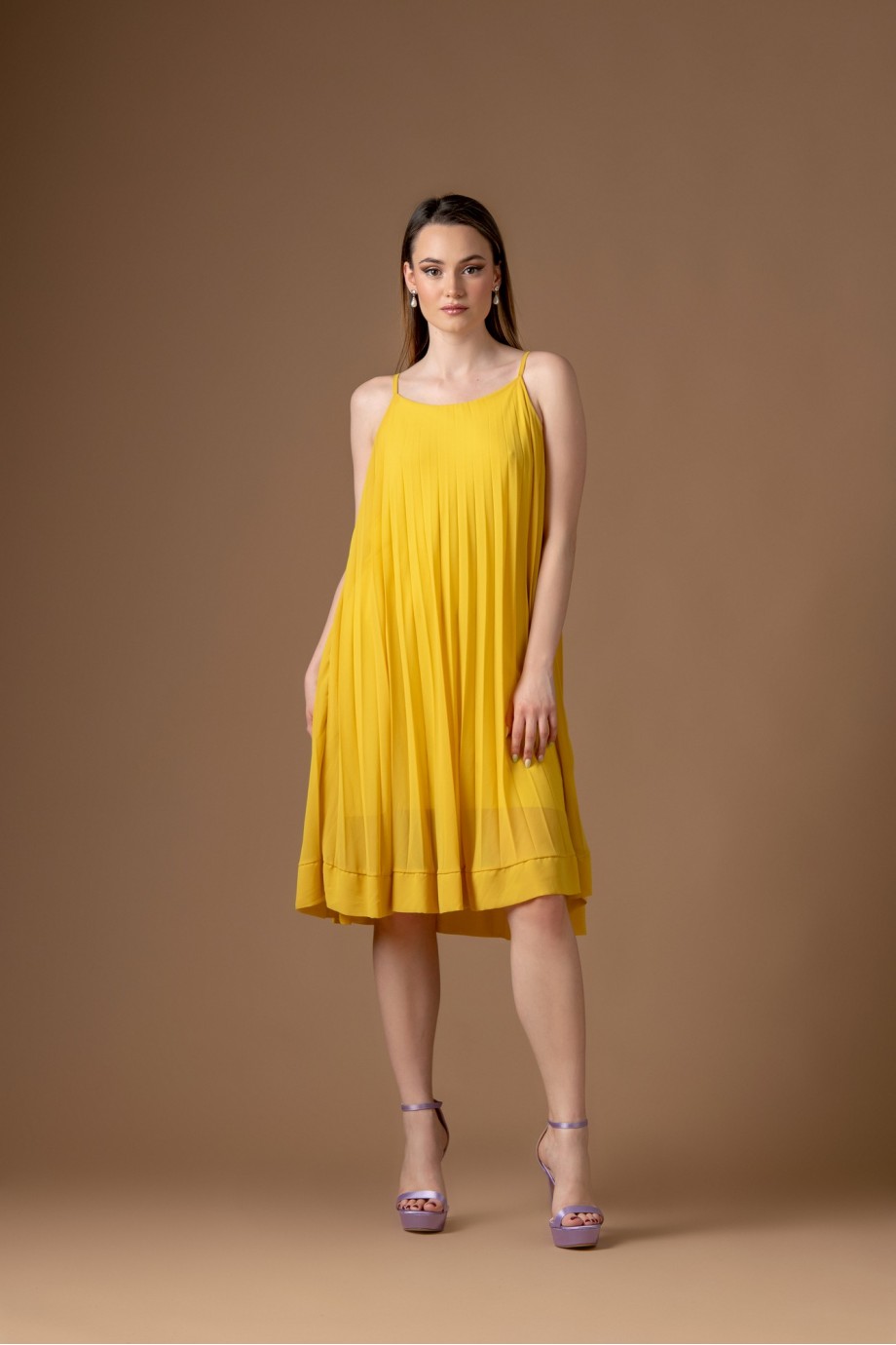 Κοντό πλισσέ κίτρινο φόρεμα