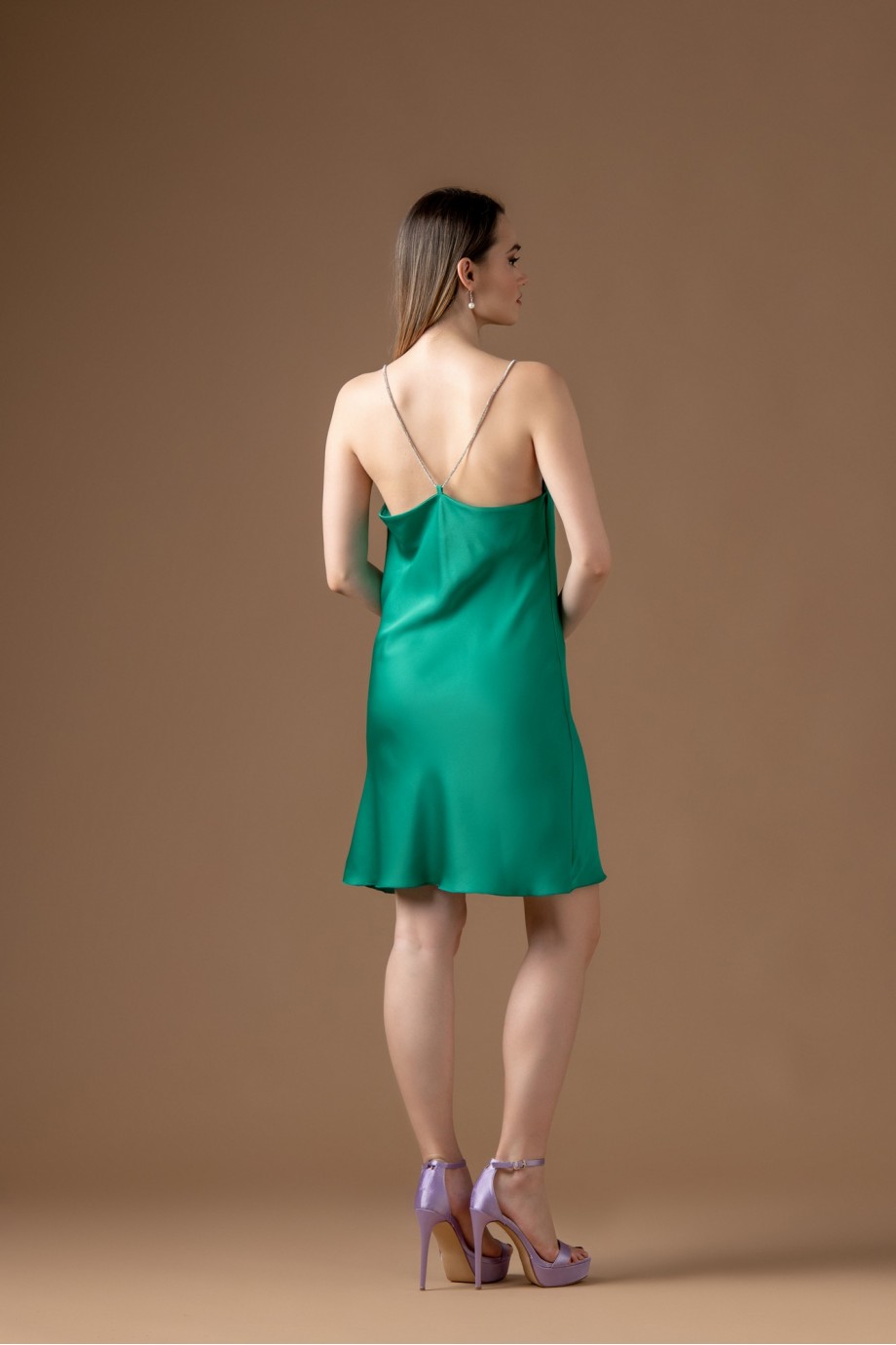 Κοντό σατέν πράσινο φόρεμα 