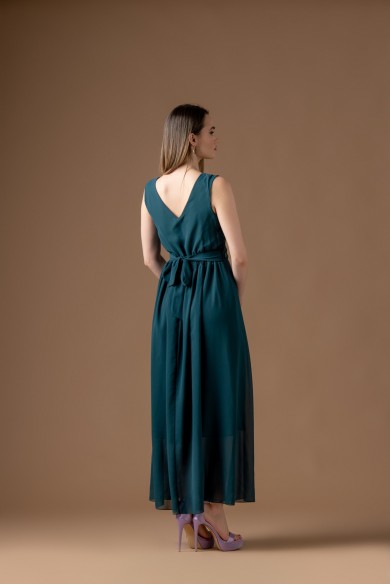 Μακρύ πράσινο φόρεμα με πούλιες Μακρύ πράσινο φόρεμα με πούλιες