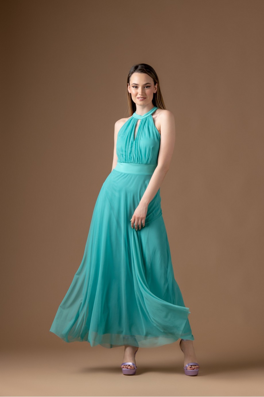 Μακρύ γαλάζιο τούλινο φόρεμα 