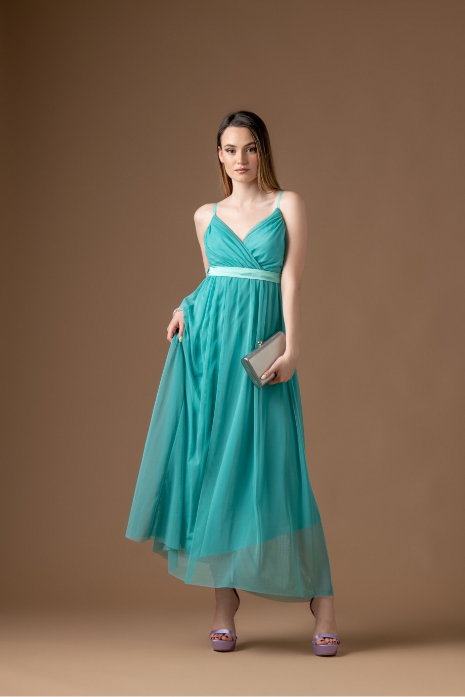 Μακρύ γαλάζιο τούλινο φόρεμα