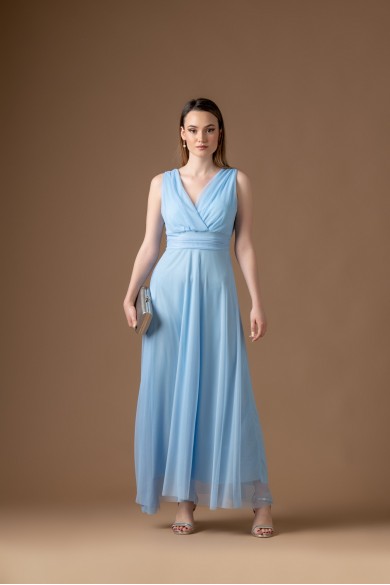 Μακρύ τούλινο φόρεμα με ανοιχτή πλάτη σιέλ