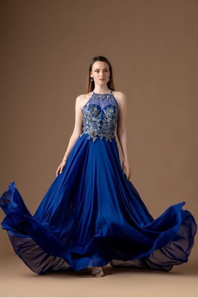 Μακρύ μπλε ηλεκρτρίκ φόρεμα με διαφάνεια και κεντημένα λουλούδια