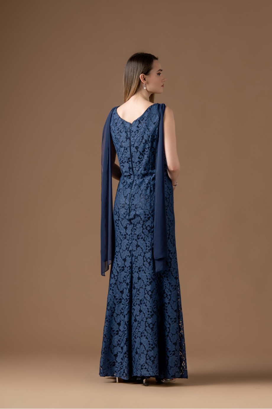 Μακρύ γοργονέ μπλε σκούρο φόρεμα από δαντέλα