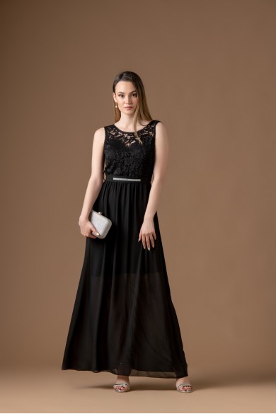 Μακρύ μαύρο φόρεμα με δαντέλα στο μπούστο Μακρύ μαύρο φόρεμα με δαντέλα στο μπούστο