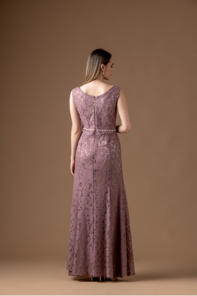 Μακρύ γοργονέ φόρεμα από δαντέλα σε σάπιο μήλο με ζώνη στρας