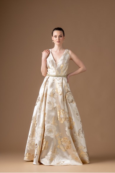 Μακρύ εκρου φόρεμα με μεγάλα χρυσά και λευκά λουλούδια