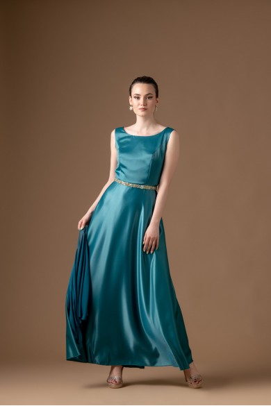 Μακρύ κυπαρισσί σατέν φόρεμα με ζωνάκι και κλος φούστα