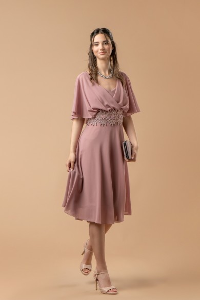 Κοντό φόρεμα σε nude απόχρωση με ενσωματωμένο μπολερό