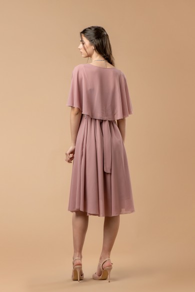 Κοντό φόρεμα σε nude απόχρωση με ενσωματωμένο μπολερό