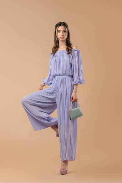 Ολόσωμη λευκή φόρμα πλισέ Ολόσωμη λευκή φόρμα πλισέ