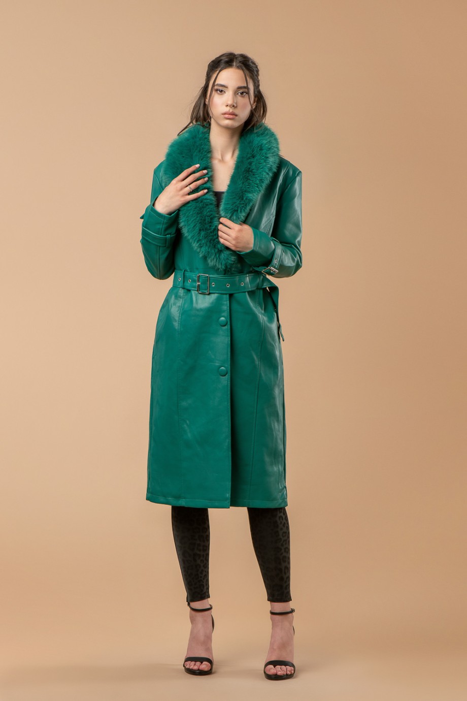 Πράσινο παλτό από δερματίνη με γούνα