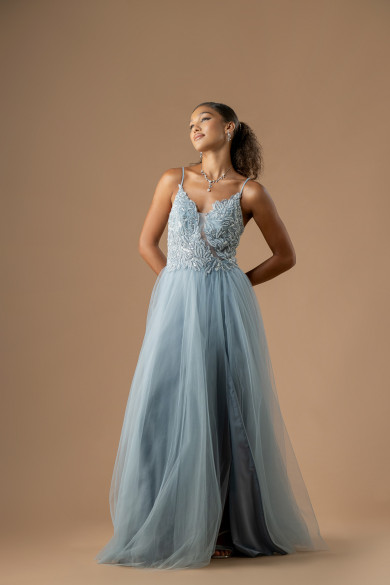Μακρύ αέρινο τούλινο φόρεμα με κεντημένο μπούστο σε γαλάζιο Μακρύ αέρινο τούλινο φόρεμα με κεντημένο μπούστο σε γαλάζιο
