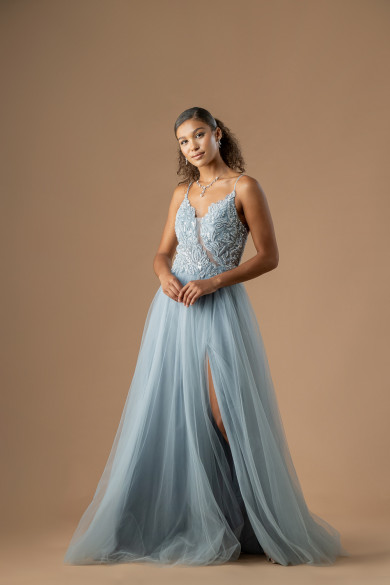 Μακρύ αέρινο τούλινο φόρεμα με κεντημένο μπούστο σε γαλάζιο