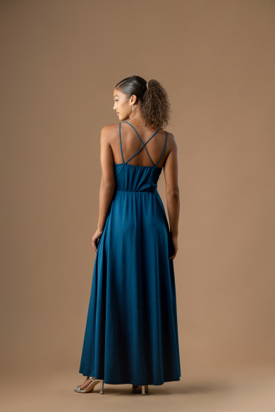 Μακρύ αέρινο φόρεμα από ελαστικό σατέν σε πετρόλ απόχρωση Μακρύ αέρινο φόρεμα από ελαστικό σατέν σε πετρόλ απόχρωση