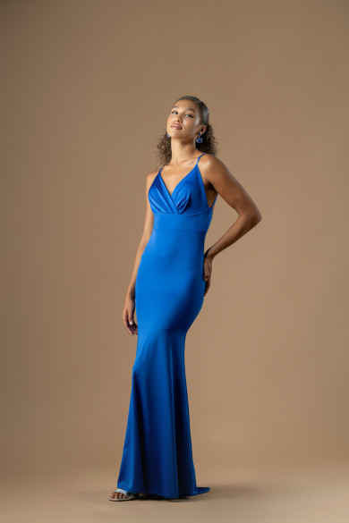 Μακρύ εφαρμοστό γοργονέ φόρεμα από ελαστικό σατέν σε μπλε ηλεκτρικ απόχρωση