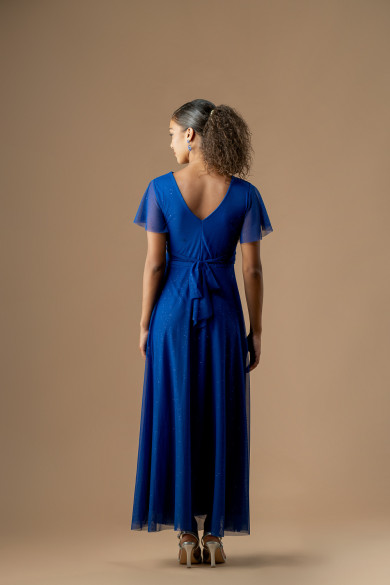 Μακρύ μπλε ηλεκτρίκ τούλινο φόρεμα με ντεκολτέ , κοντό μανίκι και glitter