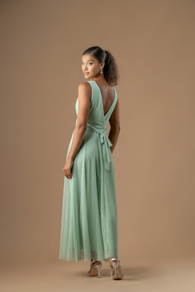 Μακρύ αμάνικο φόρεμα από τούλι σε βεραμάν απόχρωση με V ντεκολτέ