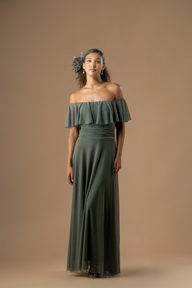 Μακρύ λαδί τούλινο φόρεμα με στράπλες ντεκολτέ