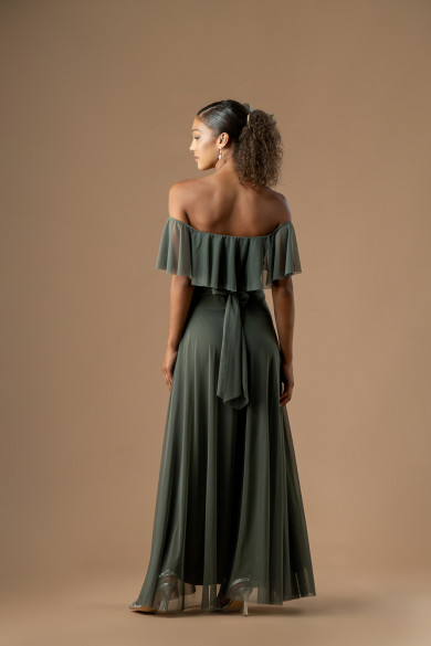 Μακρύ λαδί τούλινο φόρεμα με στράπλες ντεκολτέ