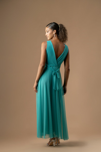 Μακρύ αμάνικο φόρεμα από τούλι σε γαλάζια απόχρωση με V ντεκολτέ