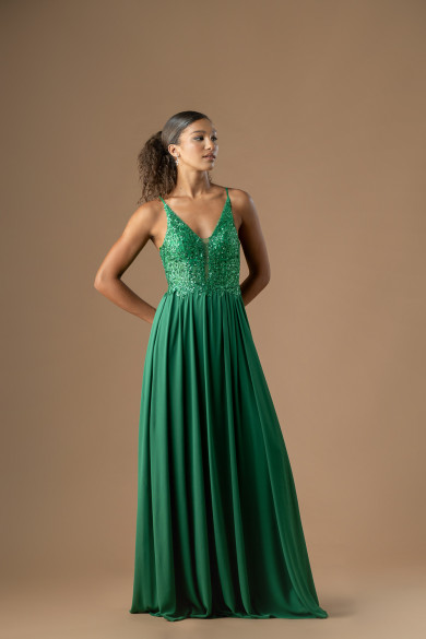 Μακρύ πράσινο φόρεμα με εντυπωσιακό κεντημένο μπούστο και διαφάνεια