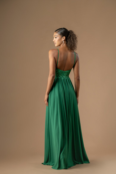 Μακρύ πράσινο φόρεμα με εντυπωσιακό κεντημένο μπούστο και διαφάνεια