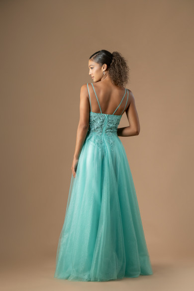 Μακρύ βεραμάν φόρεμα με δαντέλα στο μπούστο και αέρινη τούλινη φούστα