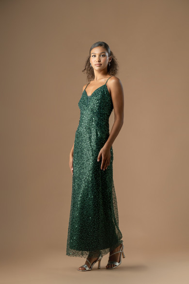 Μακρύ κυπαρίσσι φόρεμα κεντημένο με πέρλες σε ίσια γραμμή