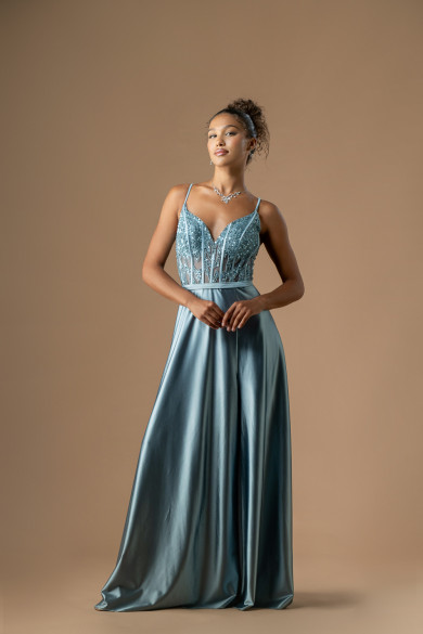 Μακρύ παστέλ γαλάζιο φόρεμα με κεντημένο μπούστο, κορσέ και σατέν φούστα