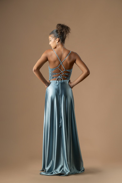 Μακρύ παστέλ γαλάζιο φόρεμα με κεντημένο μπούστο, κορσέ και σατέν φούστα