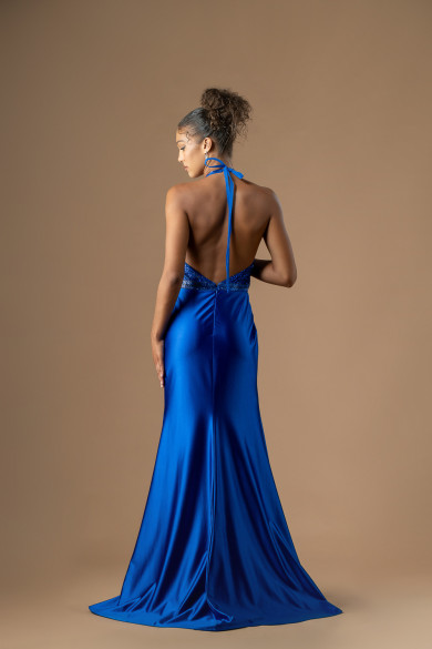 Μακρύ εφαρμοστό μπλε ηλεκτρίκ φόρεμα που δένει στον λαιμό 