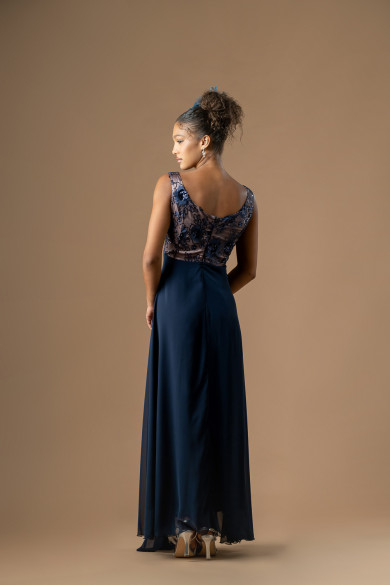 Μακρύ μπλε σκούρο φόρεμα με δαντελένιο μπούστο και nude εσωτερικά 
