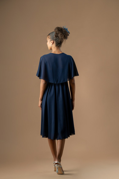 Κοντό μπλε σκούρο φόρεμα με μπολερό και μοτίφ στην μέση 