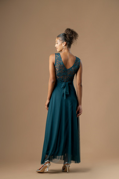 Μακρύ πετρολ φόρεμα από τούλι με δαντέλα και διαφάνεια στην πλάτη 