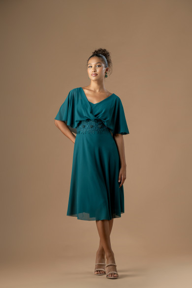 Κοντό κυπαρισσί φόρεμα με μπολερό και μοτίφ στην μέση