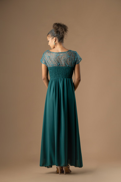 Μακρύ κυπαρισσί φόρεμα με δαντέλα, μουσελίνα και διαφάνεια στους ώμους