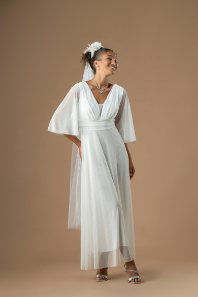 Μακρύ νυφικό από τούλι με κλος μανίκια και διακριτικό glitter