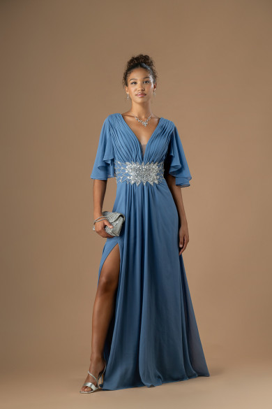 Μακρύ παστέλ γαλάζιο φόρεμα με κεντημένη μέση και σκίσιμο