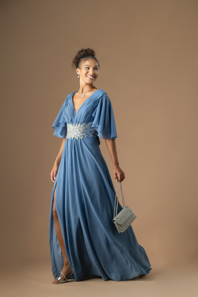 Μακρύ παστέλ γαλάζιο φόρεμα με κεντημένη μέση και σκίσιμο