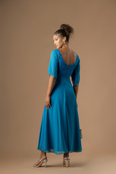 Μακρύ γαλάζιο φόρεμα με δαντελένιο μπούστο και κλος φούστα