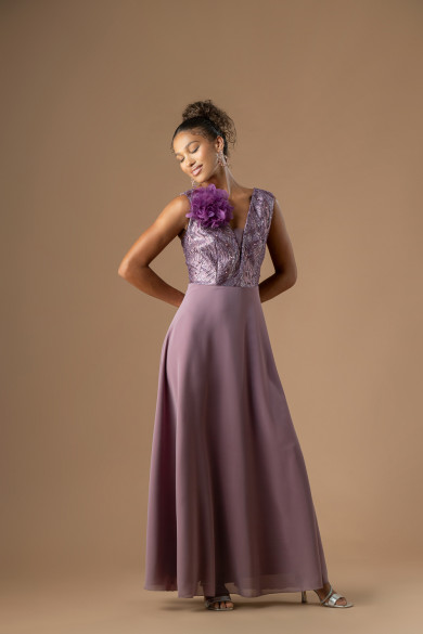 Μακρύ λιλά φόρεμα με δαντέλα και παγιέτες στο μπούστο
