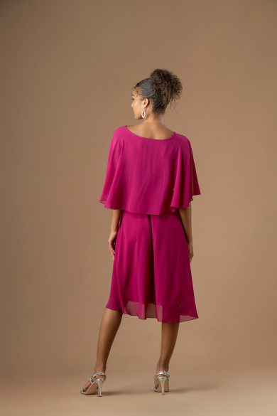 Κοντό magenta φόρεμα με ενσωματωμένο μπολερό και δαντέλα στο μπούστο