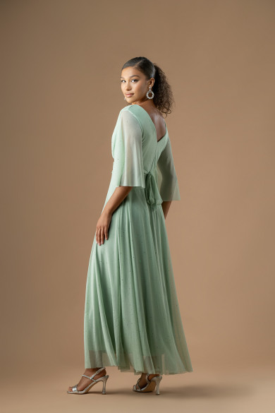 Μακρύ βεραμάν τούλινο φόρεμα με ντεκολτέ , καμπάνα μανίκι και glitter