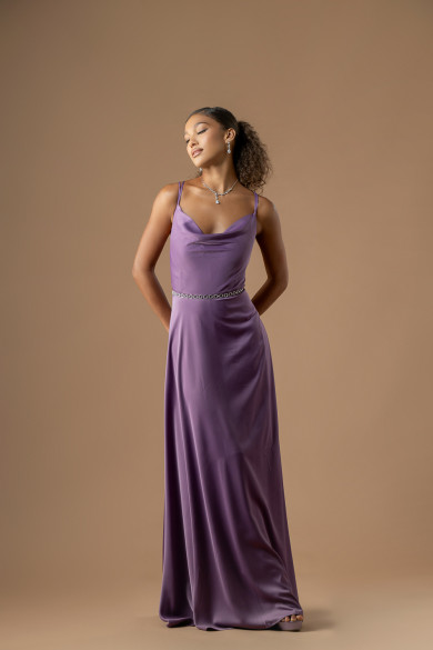 Λιλά σατέν φόρεμα με σκίσιμο και χιαστί πλάτη