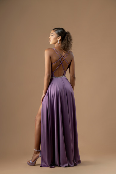 Λιλά σατέν φόρεμα με σκίσιμο και χιαστί πλάτη Λιλά σατέν φόρεμα με σκίσιμο και χιαστί πλάτη