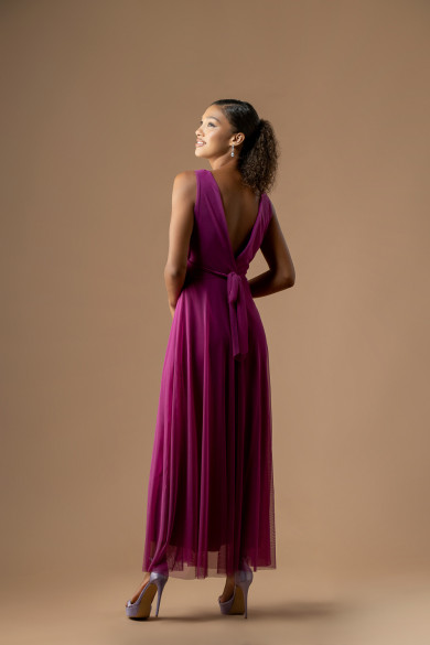 Μακρύ αμάνικο φόρεμα από τούλι σε magenta απόχρωση με V ντεκολτέ