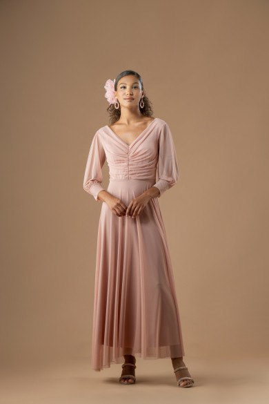 Μακρύ nude φόρεμα με μανσέτες στα μανίκια